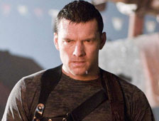 Sam Worthington est pressenti pour être la vedette du remake américain de "Commando" (suite ci-dessous)