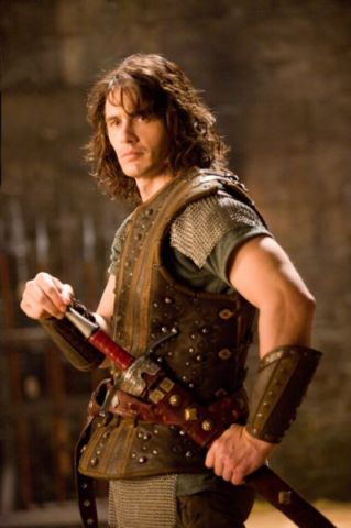 Sortant le 8 avril 2010 aux USA, "Your Highness" de David Gordon Green (Délire express) est un film de fantasy avec Zooey Deschaneln James Franco et Natalie Portman, cette dernière campant une guerrière....