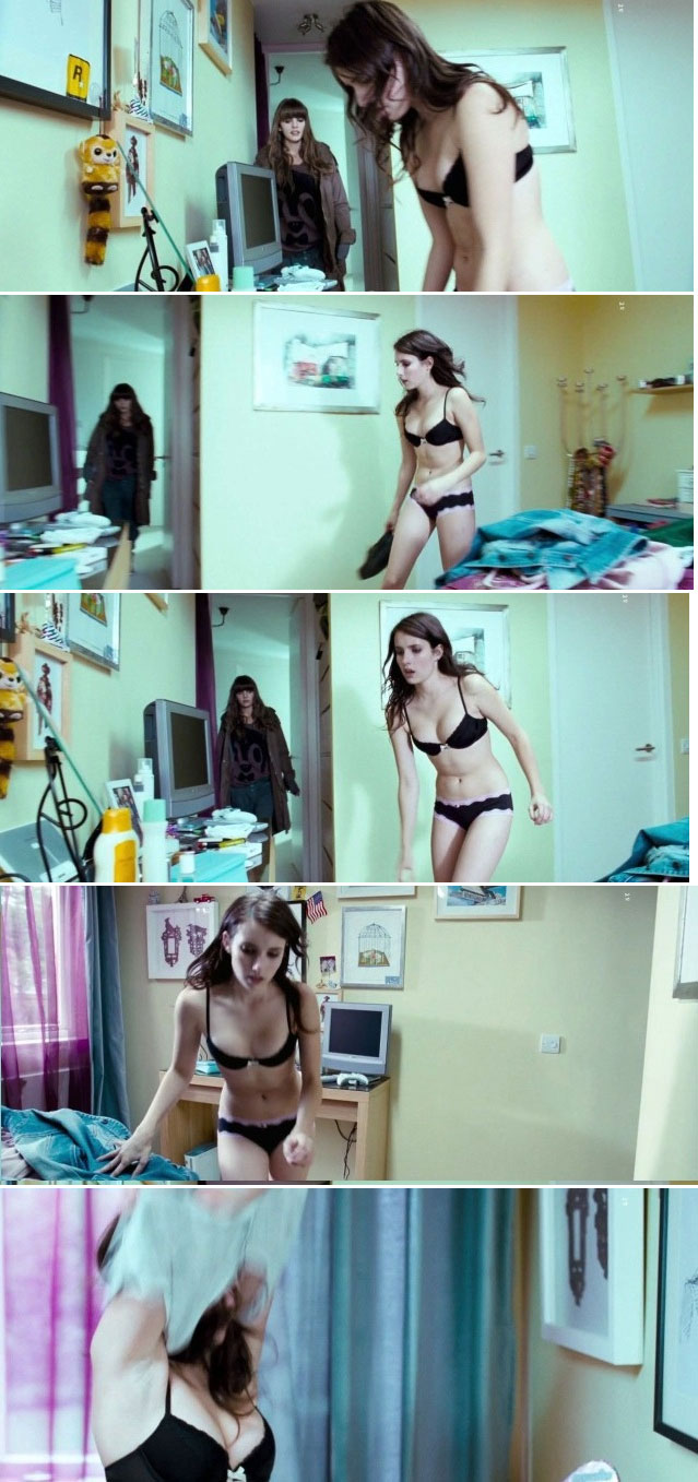 Emma Roberts (fille d'Eric Roberts et nièce de Julia Roberts) en petite tenue dans "Scream 4", distriibué le 15 avril 2011 aux USA.