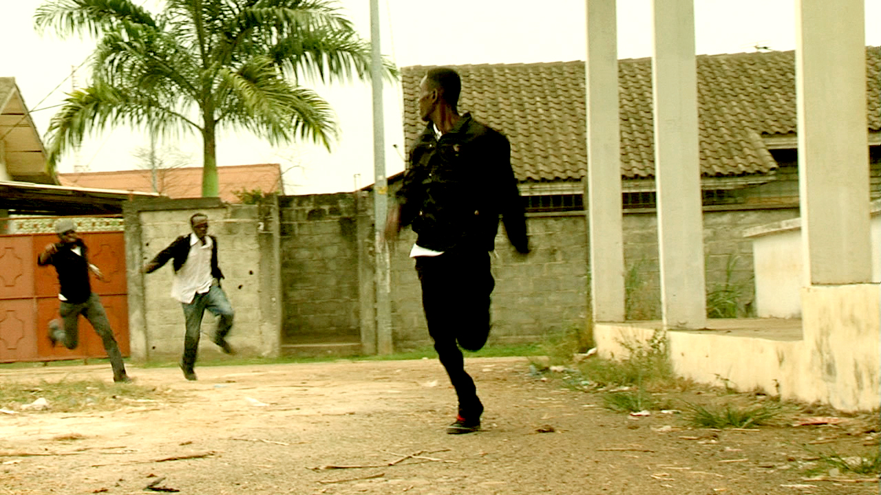 Désireux de sortir des sentiers battus du commun des films africains, avec "leur rythme lent et de longs plans-séquences contemplatifs", le cinéaste Vincent Mbindzou a dirigé cet été "La contre-attaque de Mouelet (voir ci-dessous)