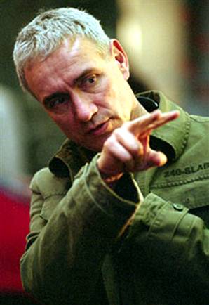 Roland Emmerich renoue avec la science-fiction : ZONE est le récit d'une invasion extraterrestre, filmée à la manière de "Cloverfield" (voir ci-dessous)