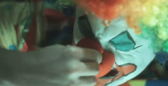 Eli Roth vient d'hériter de deux projets d'horreur qui seront entièrement financés par Cross Creek Pictures et Vertebra Films, qu'il produira et présentera. (suite ci-dessous)