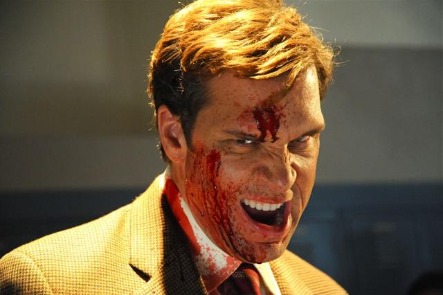 Dans "Detention" du réalisateur de clips Joseph Kahn, le tueur d'un slasher-movie prend vie et s'attaque à des étudiants de dernière année dans ce thriller d'horreur jouant sur le thème du voyage dans le temps....