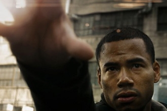 Après plus de huit mois de négociations acharnées, Universal a enfin  acquis les droits de l'excellent court-métrage de SF du cinéaste péruvien Ricardo de Montreuil "The Raven" (voir ci-dessous)