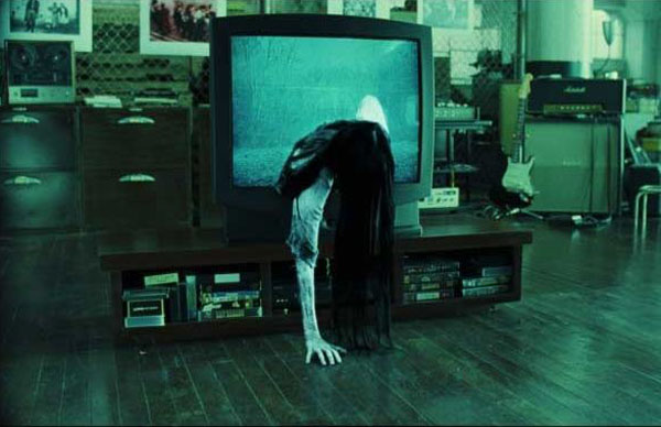 Le Japon continue d'exploiter la mythologie de "Ring", qui lança la mode de la J-horror en 1998, avec la mise en chantier par Kadokawa Pictures de "Sadako 3D".... (voir ci-dessous)