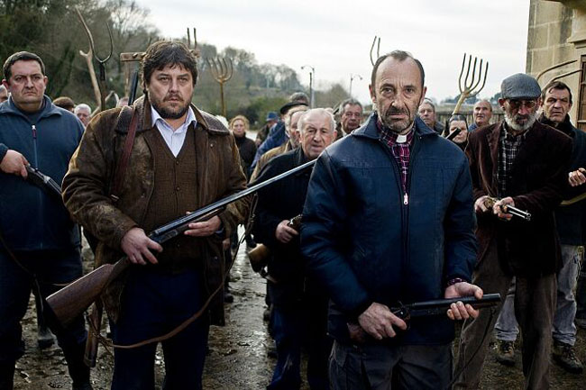 ..... afin de briser une malédiction familiale vieille d'un siècle et liée à la lycanthropie. Le film a été écrit et dirigé par Juan Martinez Moreno.