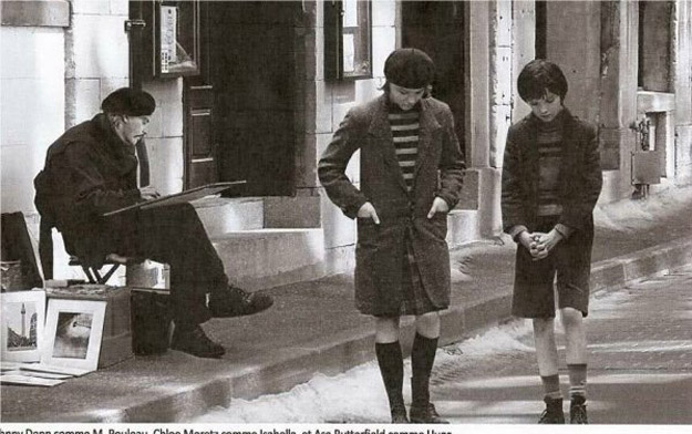 Johnny Depp aux côtés de Chloe Moretz dans le rôle d'Isabella et d'Asa Butterfield dans celui d'Hugo. Sortie France le 14 décembre 2011.