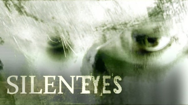 Ecrit, réalisé et interprété par l'Australien James Peniata, un passionné du genre, qui fait ici ses débuts dans le long-métrage, "Silent Eyes" doit son titre au surnom d'un légendaire et brutal serial-killer (voir suite ci-dessous)