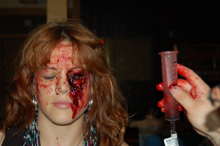 Dirigé et coproduiit par Billy Garberina d'après un script de Devin 0'Leary et interprété par Whitney Moore (Birdemic), Jeremy Owen (Paul) et Israel Wright (The Stink of Flesh), le direct-to-video "Rotgut" se situe dans un bar sordide du....