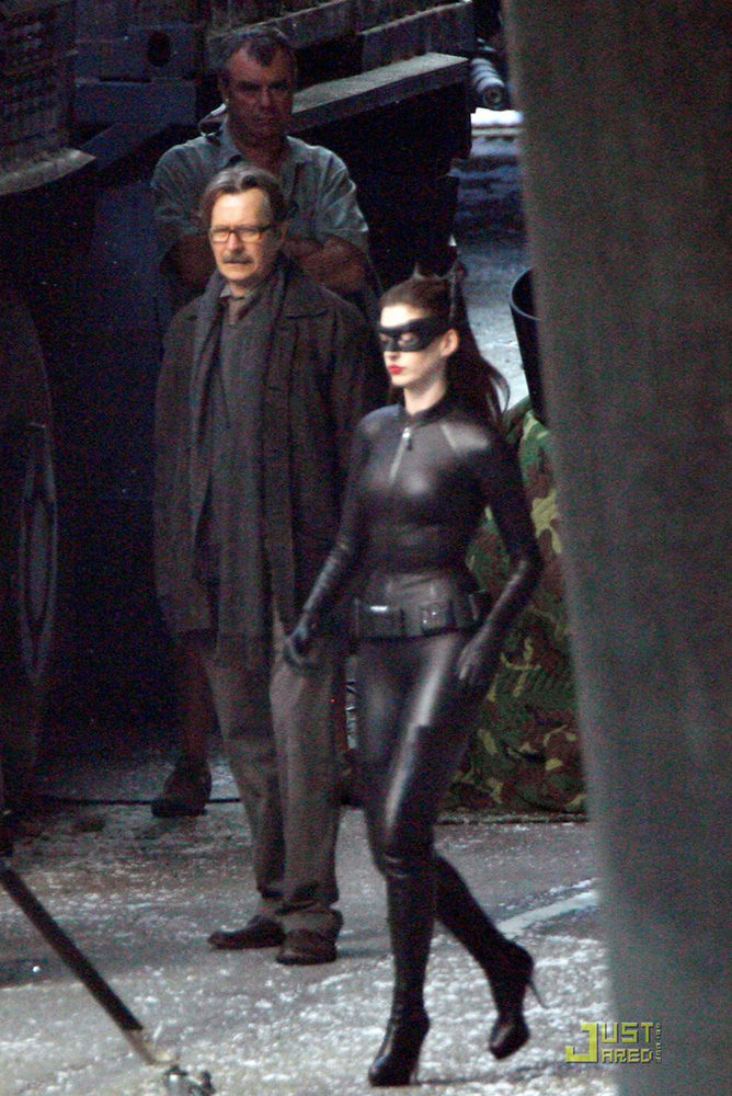 Selina Kyle sur le plateau de "The Dark Knight Rises"....