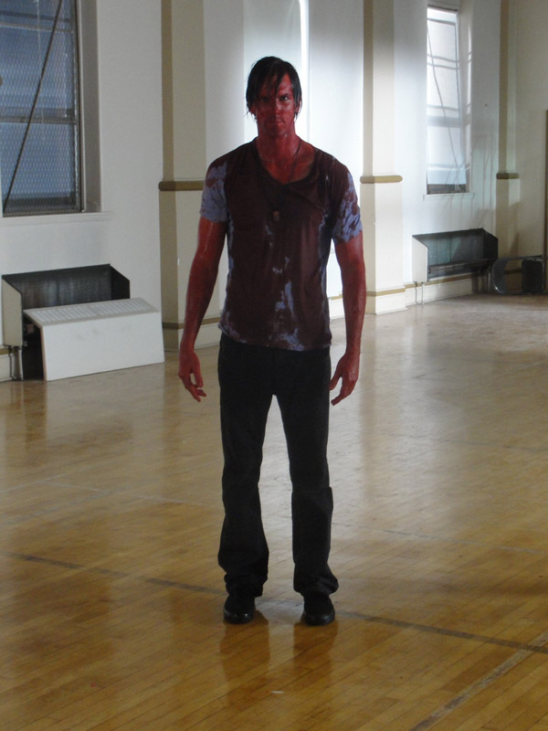 ... sanatorium abandonné. Hélas, ce dernier a un passé sombre, et certains de ses anciens patients, qui l'occupent encore, ne s'avèrent pas du tout contents de cette intrusion. Au cours d’un dangereux jeu du chat et de la souris, les étudiants doivent ...