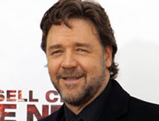 Russell Crowe devrait interpréter Jor-El, le père kryptonien de Superman dans le reboot de Zack Snyder intitulé "Man of Steel", rôle précédemment tenu par Marlon Brando en 1978. Connie Nielsen ("Gladiator") pourrait incarner Lara, la mère du héros.