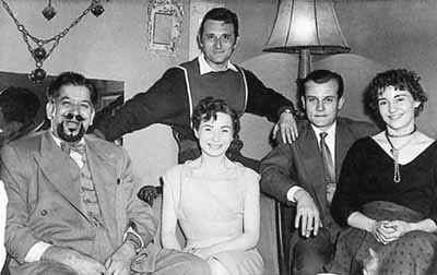 Avenue d'Italie vers 1956. De g. à d. : Goghia Pasha, Monique Dorian, Maurice Saltano, Hélène Kassagi Derrière au centre : Jean Boullet