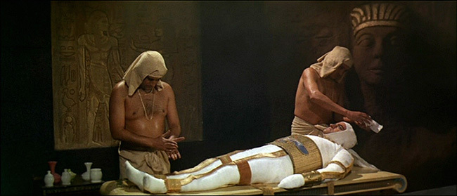 La venganza de la momia (1973). Réal.: Carlos Aured. Scen.: Paul Naschy.