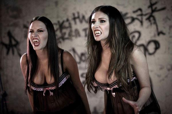 Strippers vs Werewolves