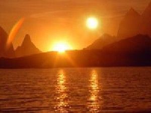 La Warner a acquis les droits de "Second Sun", un scénario de SF écrit par Justin Rhodes ("Contract Killers"), que produira Scott Aversano (Le dernier maître de l'air, Safe House). L'histoire se situe sur une autre planète, avec des twists....