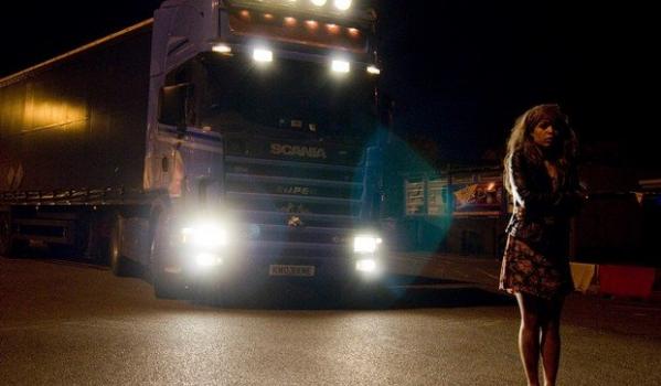 Road movie horrifique anglais, "Rearview" marque les débuts d'Avril E. Russell (voir ci-dessous)