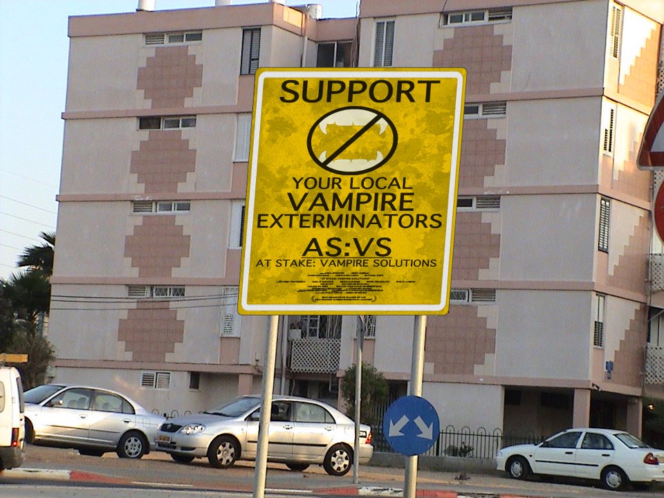 Scénariste, auteurs d'effets spéciaux et passionné du genre, Duane P. Craig vient d'achever la comédie de vampire "At Stake : Vampires Solutions"... (voir ci-dessous)