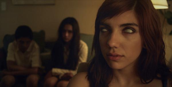 Au cours d'un voyage familial près des grottes de Tijuana, deux enfants disparaissent. Quand ils réapparaîtront, ils ne seront plus les mêmes...!