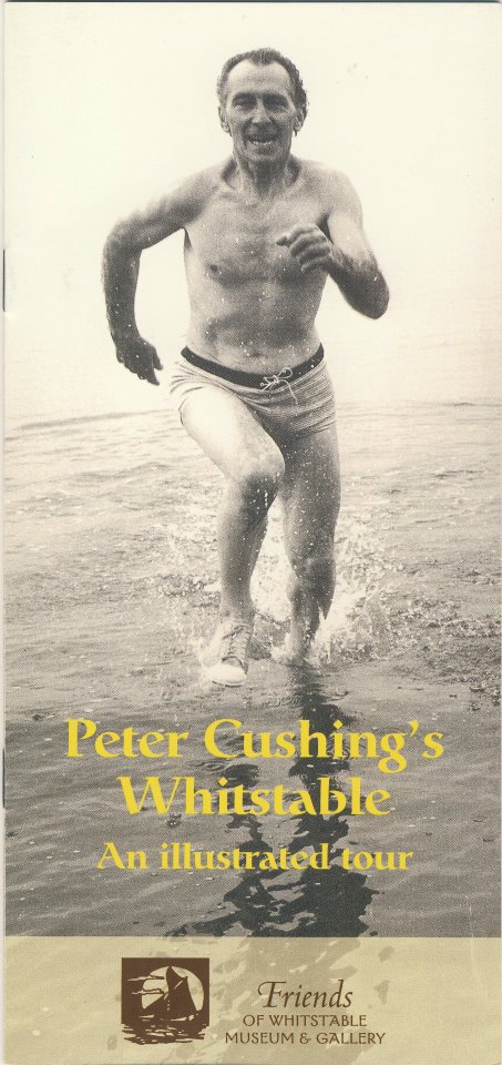 Un guide de Whitstable, petite ville de bord de mer du Sud de l"Angleterre, en face des côtes françaises, où résidaient Peter Cushing et son épouse - à présent lieu de pèlerinage pour ses innombrables fans du monde entier.