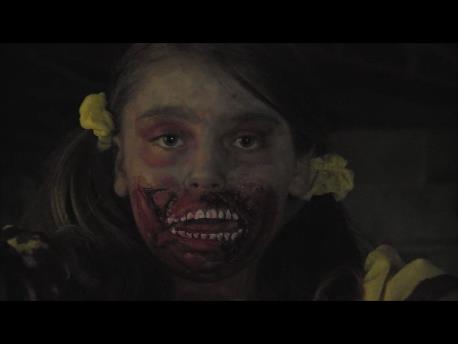 En production, "Zombiegirl Diary", écrit et dirigé par Michael Pine, est l'histoire d'une mère et de sa fille qui luttent pour survivre lors d'une apocalypse zombiesque (voir ci-dessous)