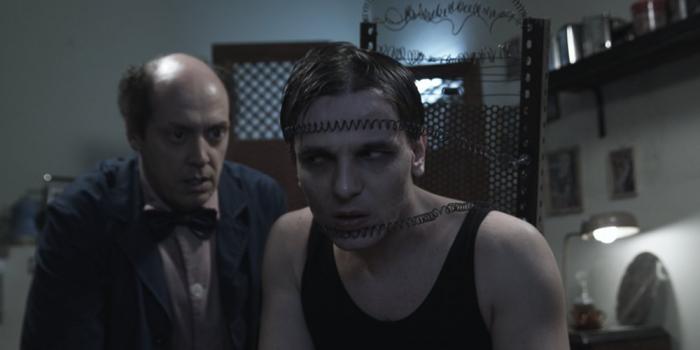 Production fantastique made in Argentine, "Topos" est une oeuvre réminiscente de "La machine à explorer le temps" de H.G. Wells (voir ci-dessous)