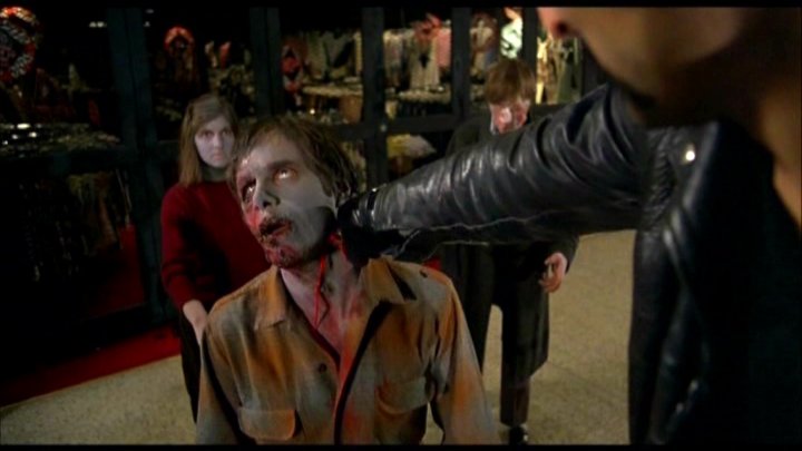 Aujourd'hui au journal de Canal + à 13h15  (en clair) : les zombies !