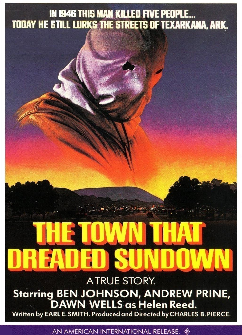 Poursuivant sur sa lancée et puisant dans son catalogue, la MGM, après "Carrie", développe un remake du slasher "The Town that Dreaded Sundown", un semi-documentaire réalisé par Charles B. Pierce en 1976... (voir ci-dessous)