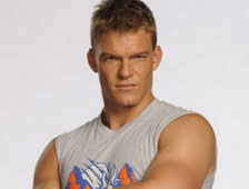 Alan Ritchson interprètera Gloss dans le reboot de "Teenage Mutant Turtles" (suite ci-dessous)