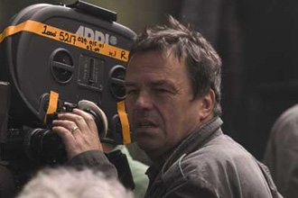 Après "Byzantium", Neil Jordan ("Entretien avec un vampire") va poursuivre dans le registre du fantastique avec une histoire de fantôme contemporaine, projet actuellement sans titre qui sera tourné en Europe de l'Est.