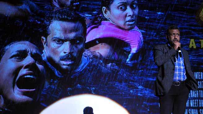 Auteur du blockbuster "Voltage" ("Ra.One") voici deux ans, Anubhav Sinha a produit "Warning 3D", le premier film indien sur les attaques de requins depuis longtemps... (voir ci-dessous).