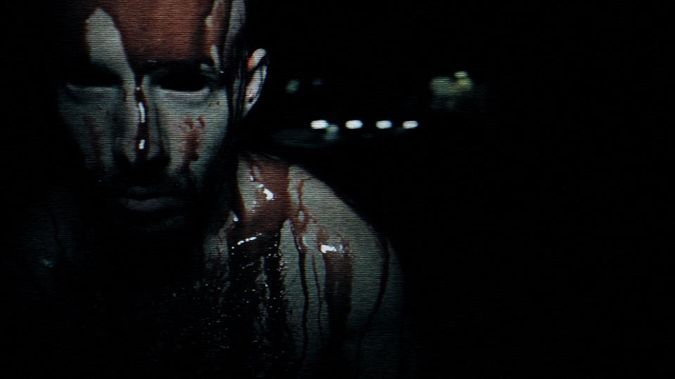 Mêlant found footage, film-catastrophe, science-fiction, thriller psychologique et surnaturel, "Specter" est un petit budget utilisant efficacement des images d'archives (voir ci-dessous)