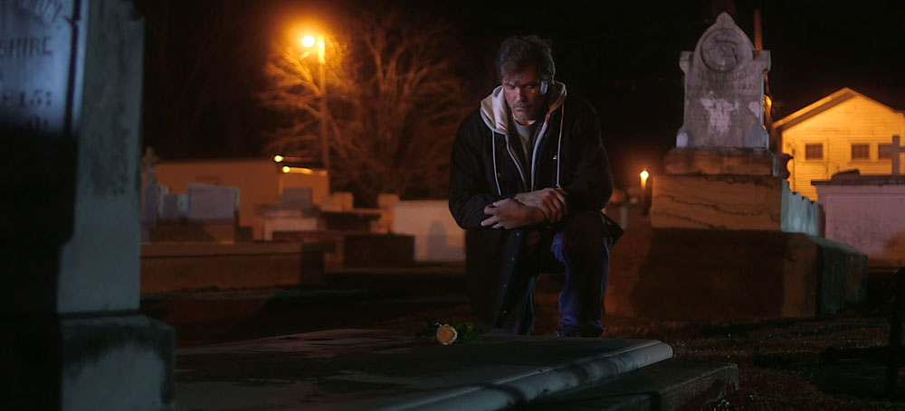 John Fallon, fondateur du populaire site Arrow in the Head et également comédien (Abandon), fait ses débuts de réalisateur avec "The Shelter," interprété par Michael Paré (voir ci-dessous).