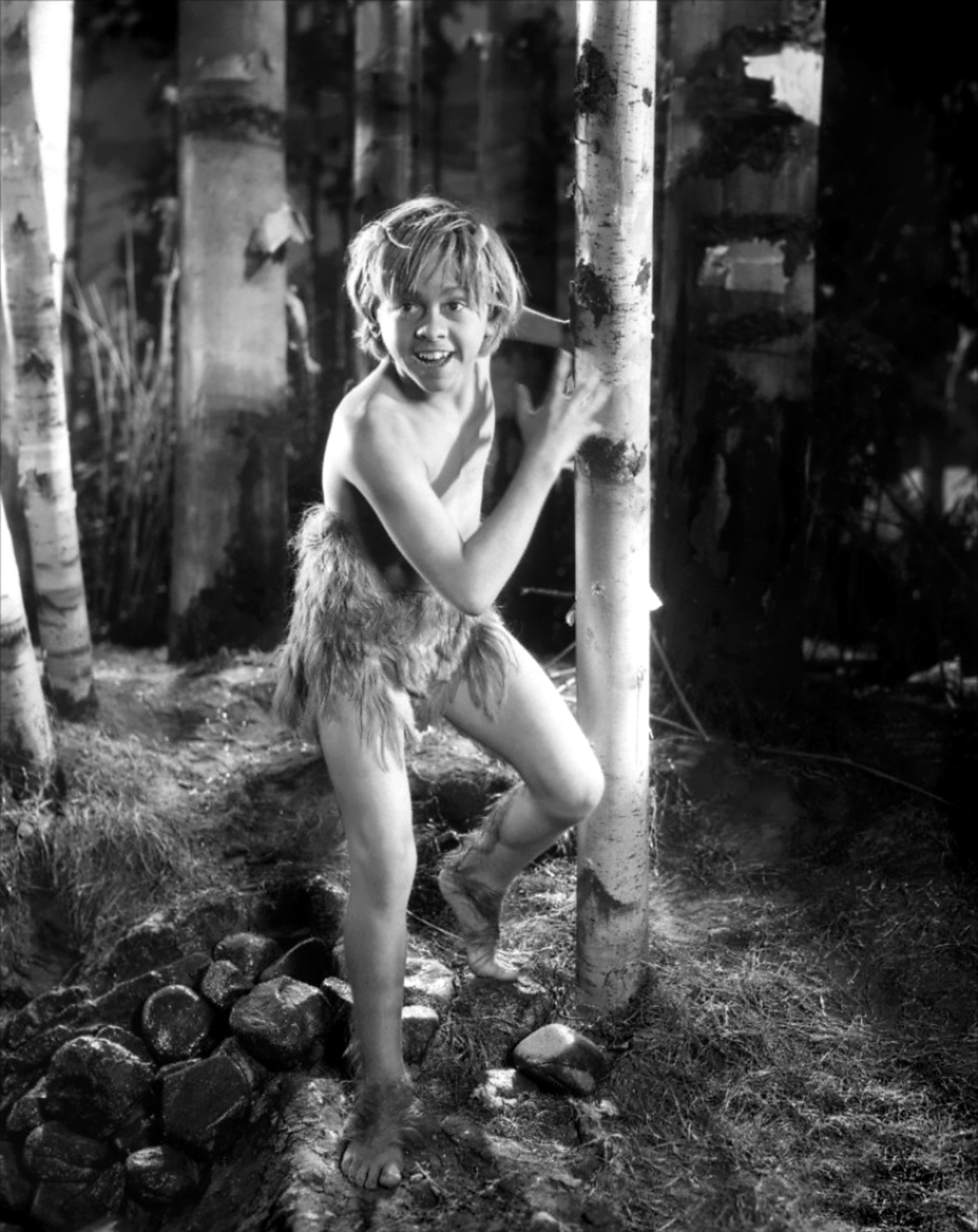 Décédé le 6 avril dernier, Mickey Rooney  était apparu plusieurs fois dans des films relevant de notre genre favori, en ayant même produit (voir ci-dessous).