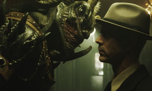 Premier long-métrage réalisé par le spécialiste des SFX Tom Woodruff Jr., "Fire City : The Interpreter of Signs", écrit par Michael Hayes et Brian Lubocki, est à présent en postproduction, pour une sortie prévue en octobre aux USA (voir ci-dessous)