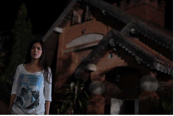 Après avoir débuté par des films d'horreur, le cinéaste thaïlandais Chookiat Sakveerakul revient à ses racines en nous proposant "The Eyes Diary".... (voir ci-dessous)