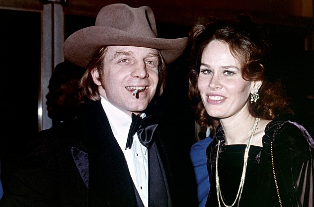 Décès de l'acteur, scénariste et producteur L.M. Kit Carson (73 ans). Voir ci-dessous.