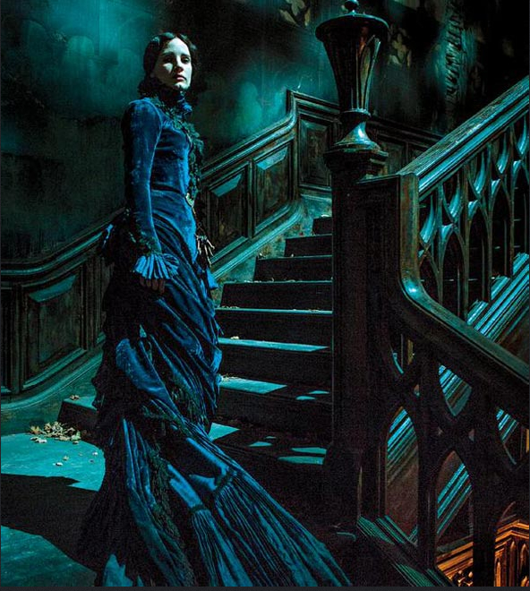 Une première photo pour CRIMSON PEAK de Guiillermo del Toro.... (voir ci-dessous)