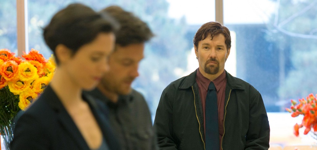 Dirigé et interprété par Joel Edgerton pour Blumhouse, le thriller psychologique « The Gift » sortira aux USA le 31 juillet (voir ci-dessous)