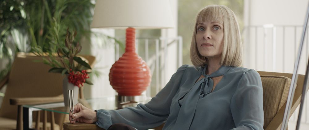 Barbara Crampton en vedette dans le psycho-thriller SUN CHOKE…. (voir ci-dessous)