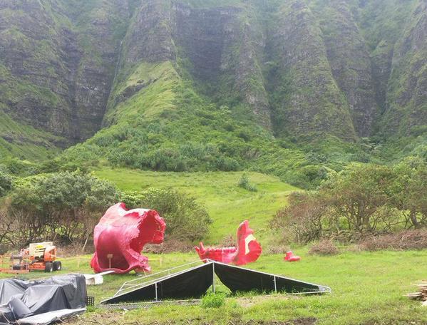 Premières photos sur le tournage de "Kong : Skull Island', commencé hier à Hawaii, les mêmes lieux précédemment utilisés pour "Jurassic World"....