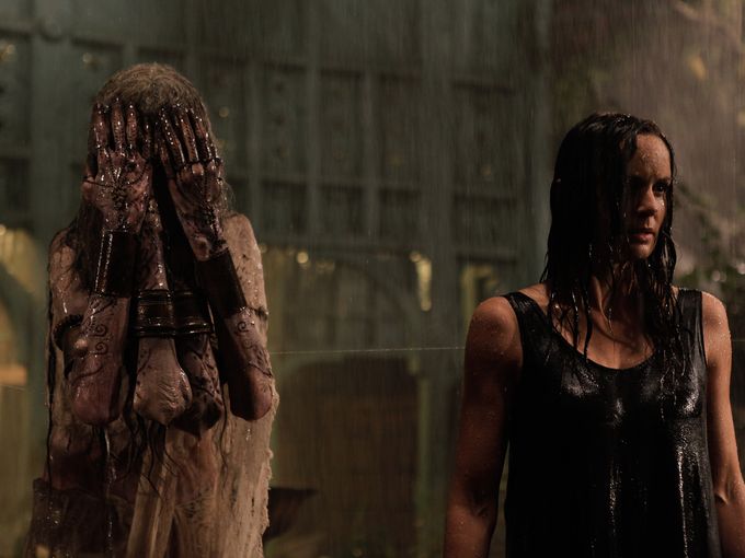 "The Other Side of the Door", produit par Alexandre Aja, sortira le 16 mars en France ...( voir ci-dessous)