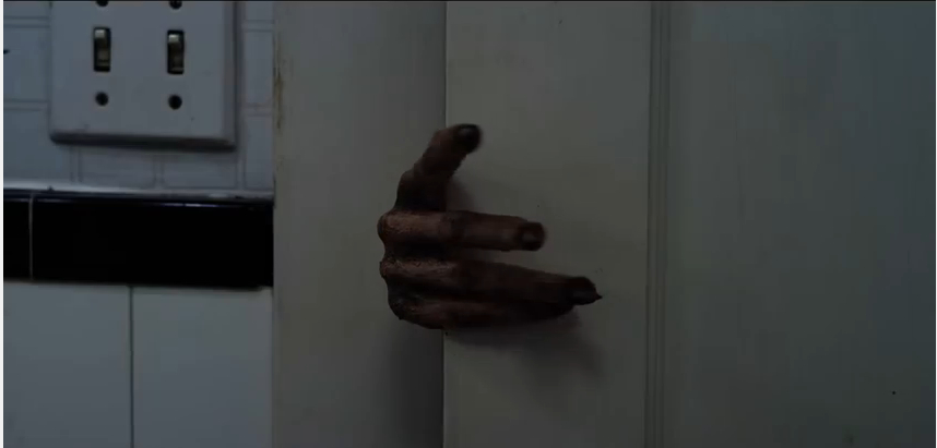 Lance Henriksen dans « Lake Eerie » et Robert Englund dans « Echo of Evil », tous deux dirigés par Chris Majors… (voir ci-dessous)