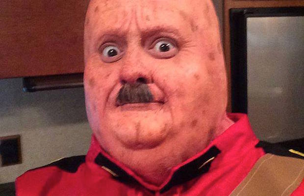 YOGA HOSERS, le nouveau Kevin Smith, comédie d’horreur pour ados et spin-off de «Tusk», avec Johnny Depp, vient d’être interdit aux moins de 17 ans aux USA… (voir ci-dessous)