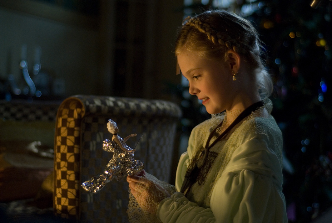 Une nouvelle version de CASSE-NOISETTE en prises de vues directes réalisée par Lasse Hallstrom pour les studios Disney (voir ci-dessous)