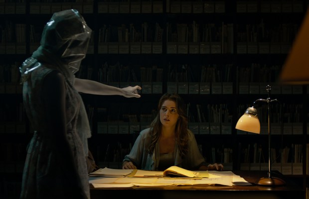 Réalisateur familier du genre, Kelvin Tong a tourné THE OFFERING, film d’horreur coproduit par les USA et Singapour, qui sera distribué le 6 mai outre-Atlantique…. (voir ci-dessous)