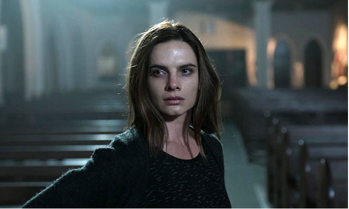 La réalisatrice australienne Dee McLachlan vire à l’horreur avec OUT OF THE SHADOWS…