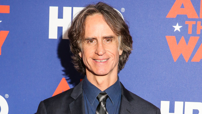 Jay Roach va développer la romance de SF «Intelligent Life» pour Amblin…