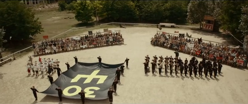 Distribué le 27 janvier en G-B, «The White King» est un film de SF dystopique avec Jonathan Pryce….