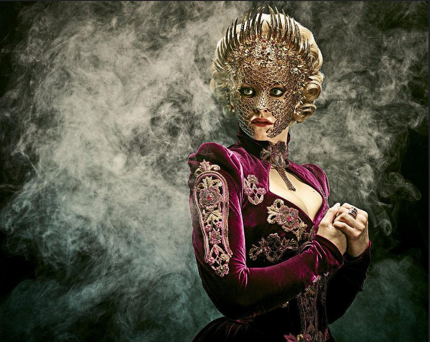 EMERALD CITY, une nouvelle série fantastique qui sera diffusée sur NBC à partir du 6 janvier prochain, présentant une vision plus sombre du Magicien D’Oz.